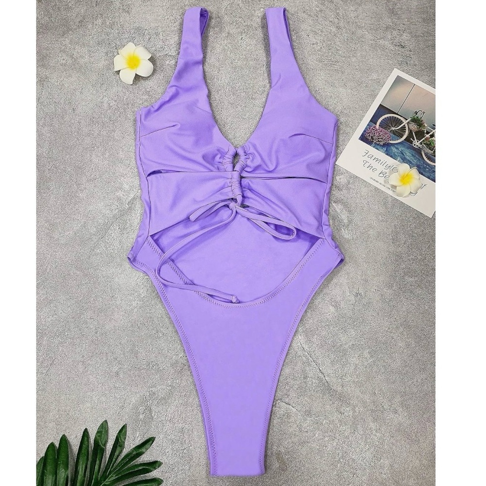 NWOT Women’s Lavender Cut Out One Piece Swimsuit Size Medium